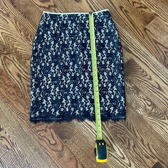 DIANE VON FURSTENBERG black lace skirt - Picture 5 of 9